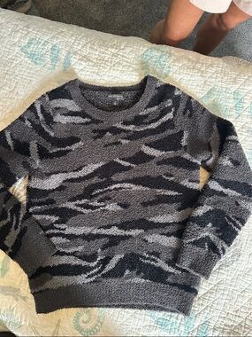 Barefoot Dreams Gray & Black Tiger-Stripe Crew Sweater size small